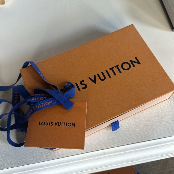 Louis Vuitton Mini Pochette - Picture 13 of 13